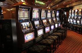 Người chơi đang trải nghiệm game slot online tại 789pp trên điện thoại